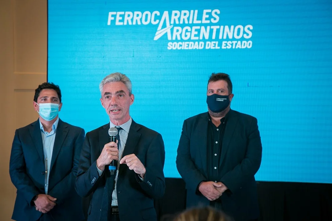 El ministro Mario Meoni en la reactivación de FASE.