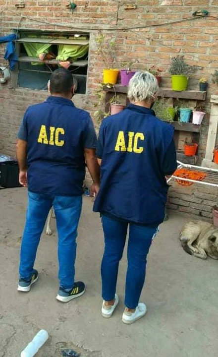 Robó un termómetro de una vecinal local y quedó grabado