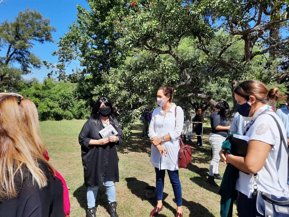 Continúa la plantación de árboles por la Semana de la Memoria