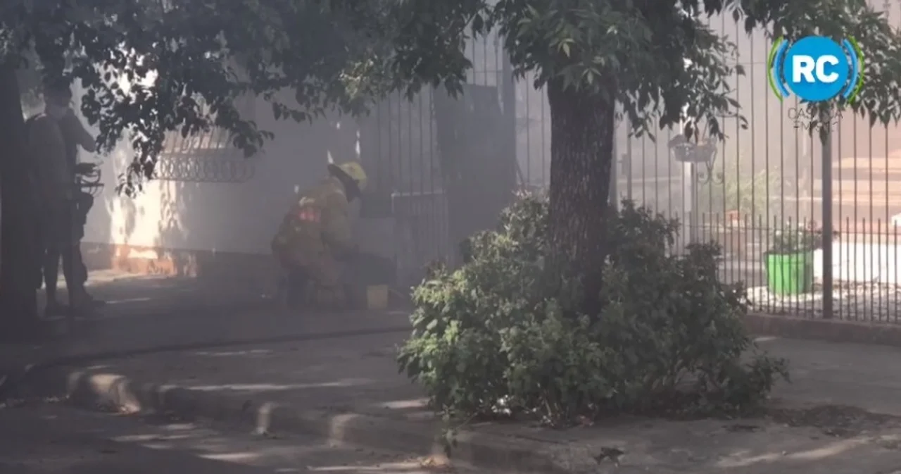 El momento en el que un bombero corta el suministro de gas.