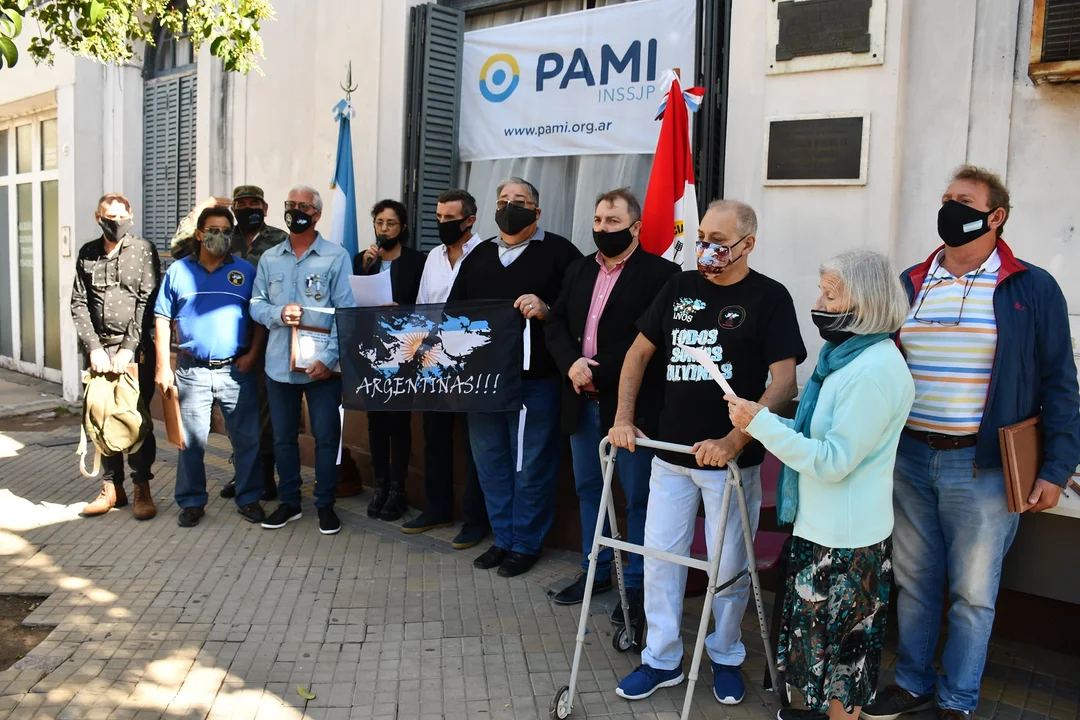 La delegación local de PAMI homenajeó a afiliados ex Veteranos de Malvinas