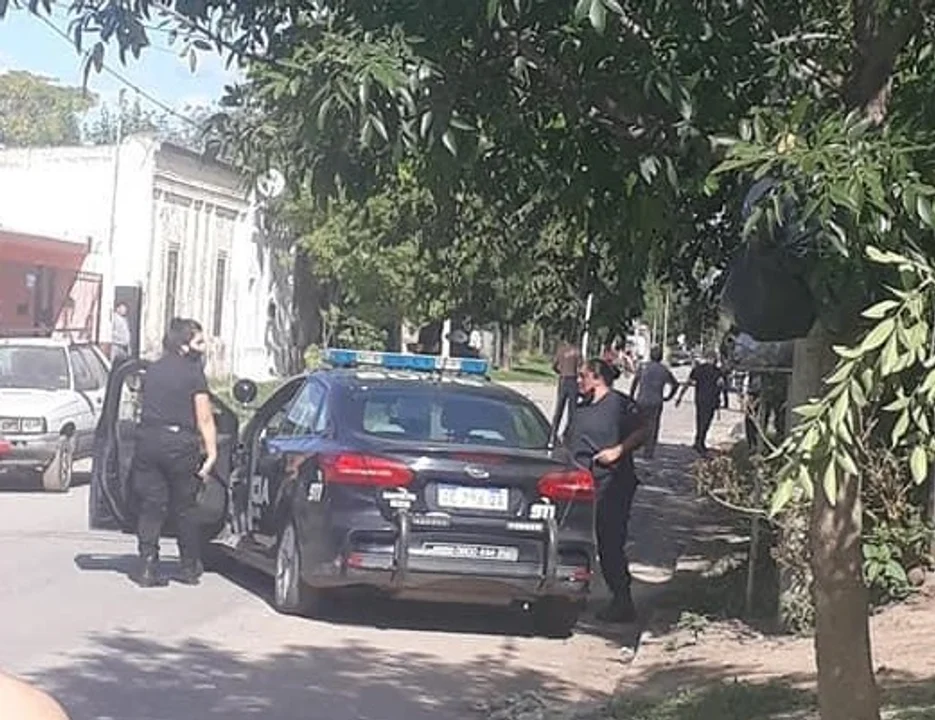 Batalla campal en barrio Yapeyú terminó con varias personas aprehendidas