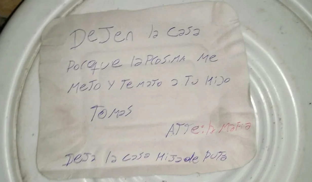 Amenaza escrita y una molotov a una casa del barrio Hospitales