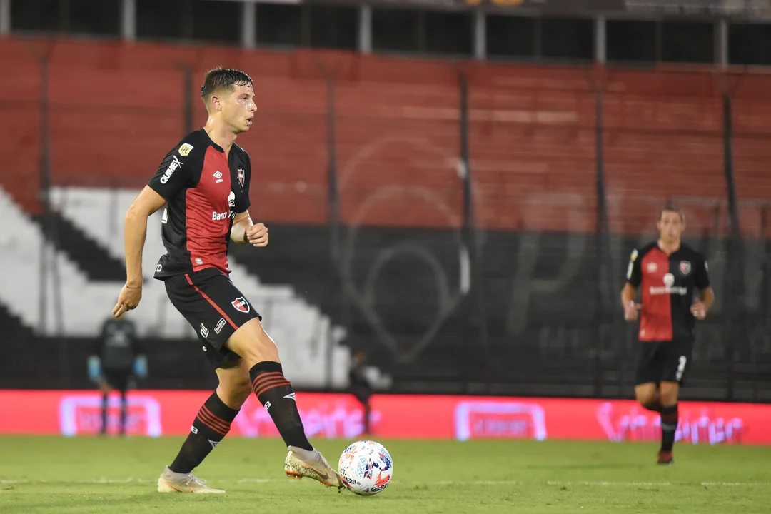 Covid-19 en Newell's: Capasso presentó síntomas y dio positivo