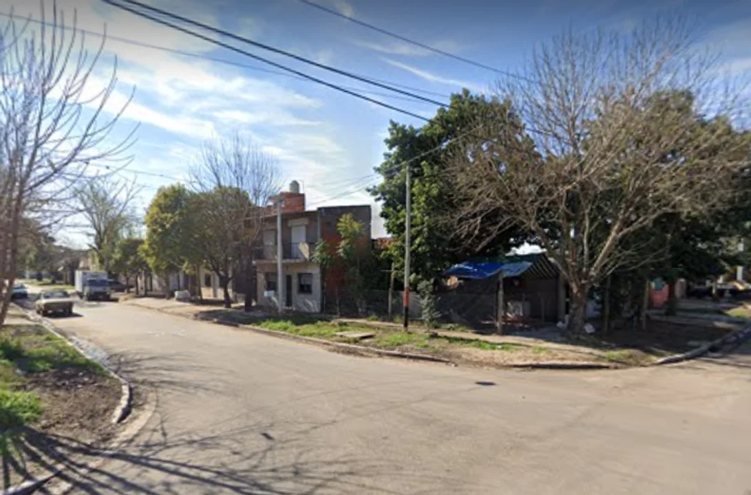 Tres jóvenes atacados a balazos: uno falleció y dos quedaron heridos