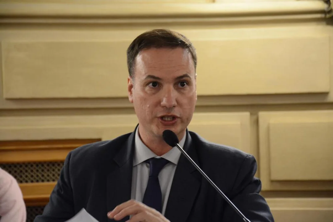 Un senador provincial propone que trabajen los presos.