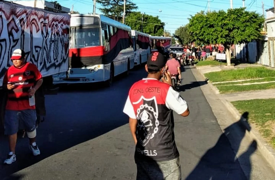 Banderazo frustrado: unos cien hinchas de Newell's demorados por la Policía