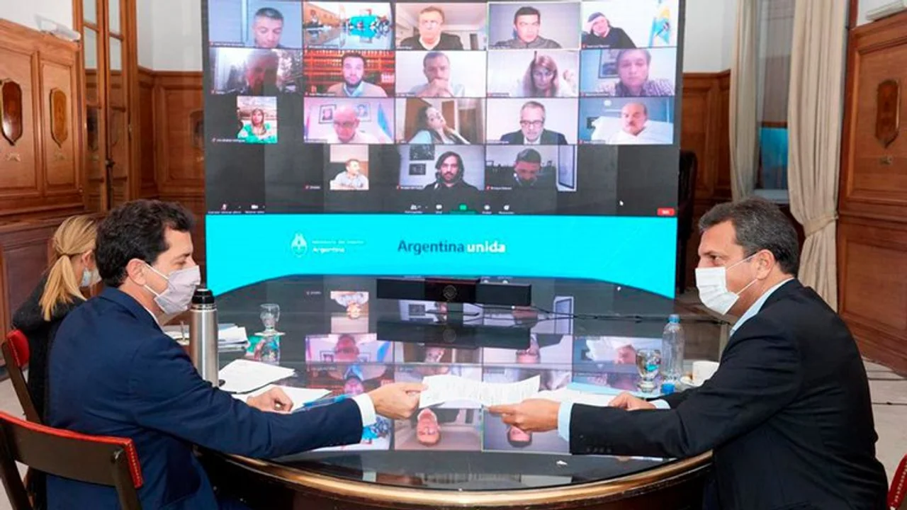 Wado" De Pedro y Sergio Massa durante la reunión con la oposición