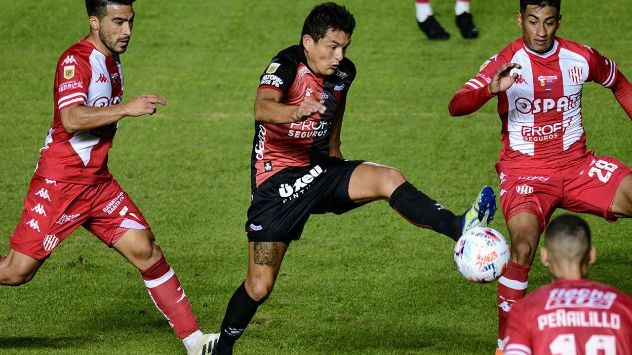 Sabaleros y tatengues jugaron trabado, sin sorpresas, y dividieron honores. (foto diario Uno)