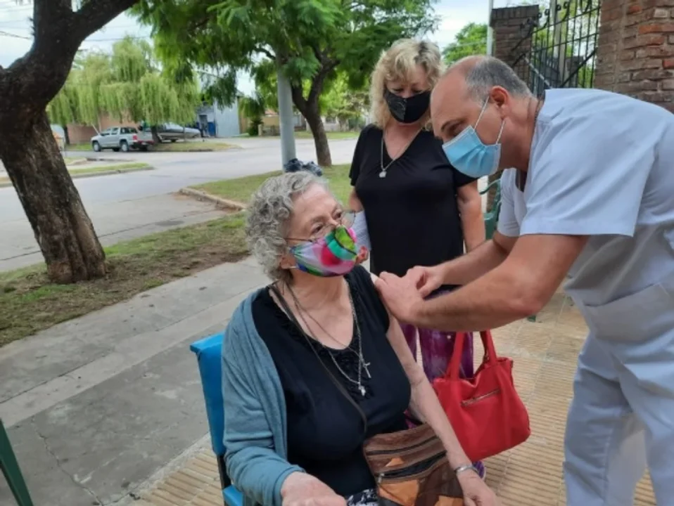 Desde este miércoles se vacunan 350 personas por día