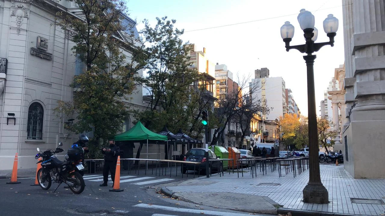La imagen previa en Gobernación, antes de que la protesta fuera desalojada.