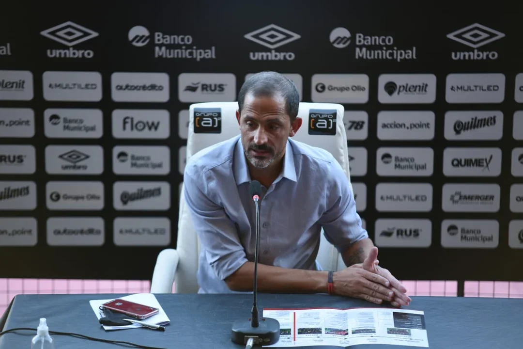 Newell's oficializó la salida de Peratta como Director Deportivo