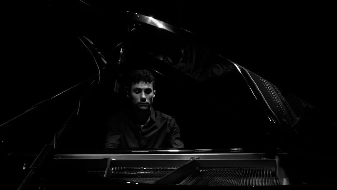 El pianista Joel Tortul interpretó el Himno en la apertura de sesiones