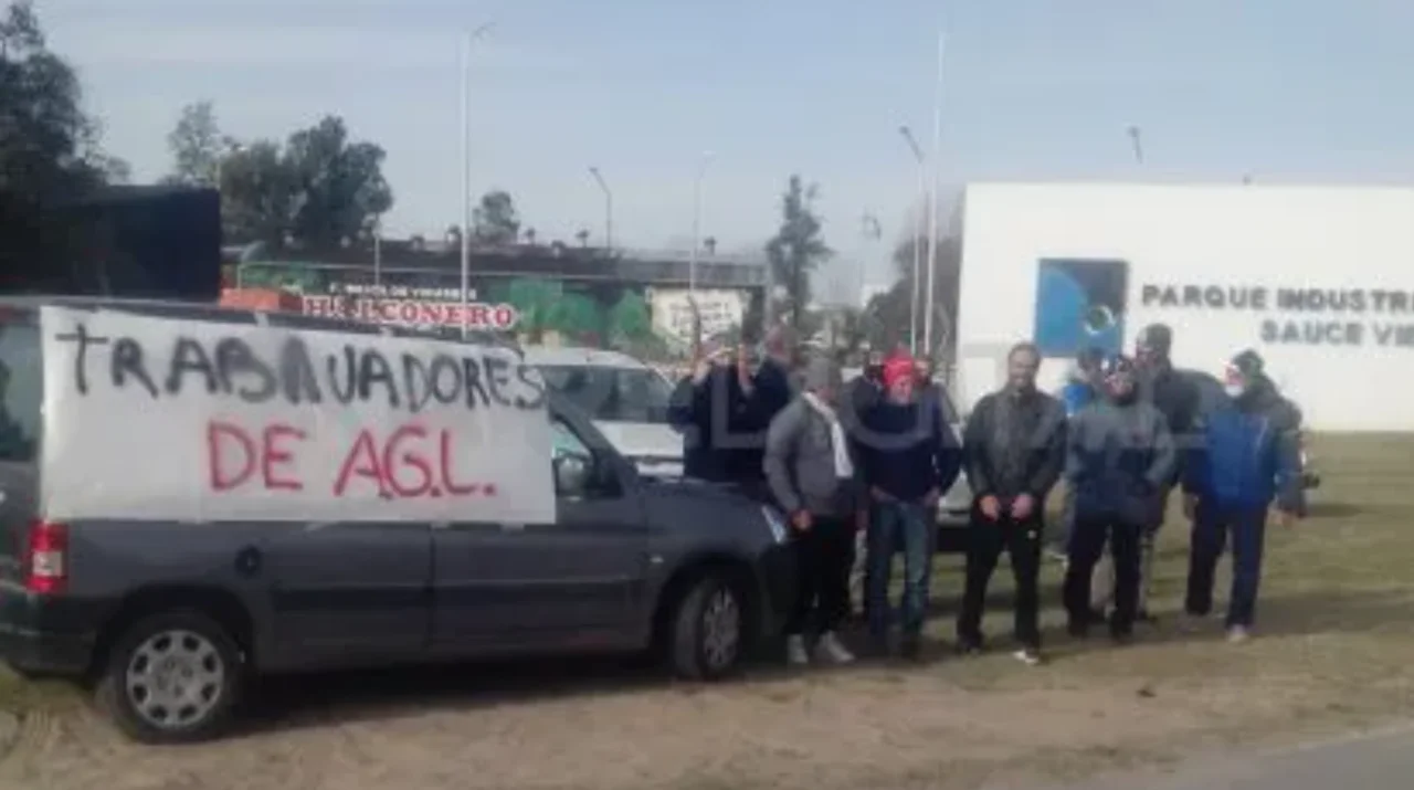 Despidieron a empleados de la planta de Clarín que reclamaban su salario