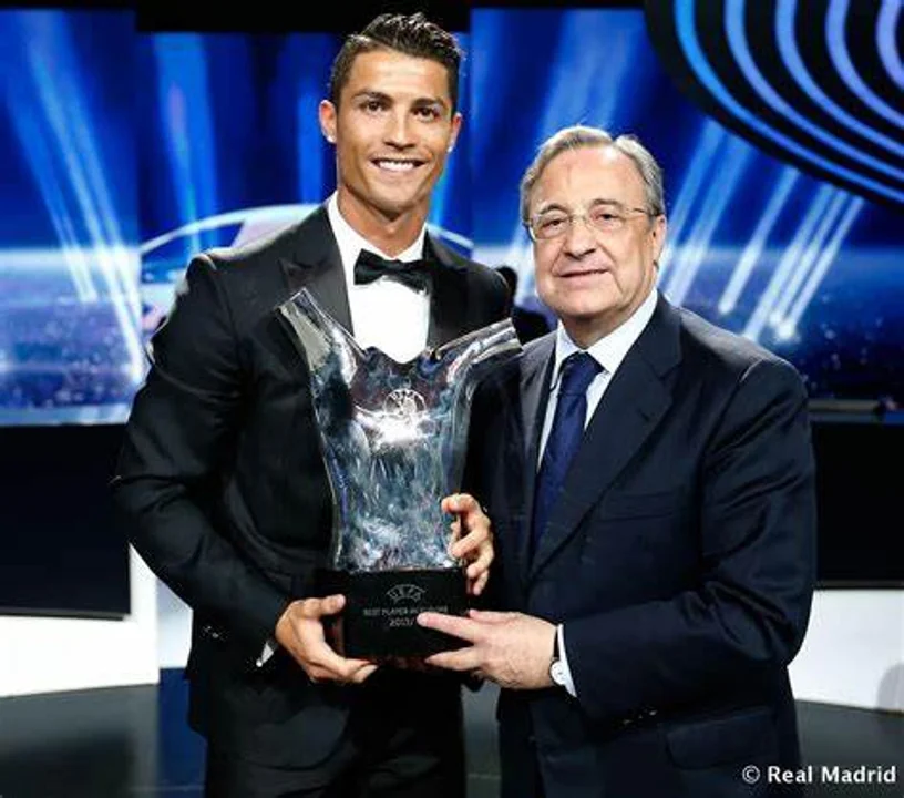 Apariencias, nada más. Pérez y Ronaldo, cuando jugaba en el Real Madrid.