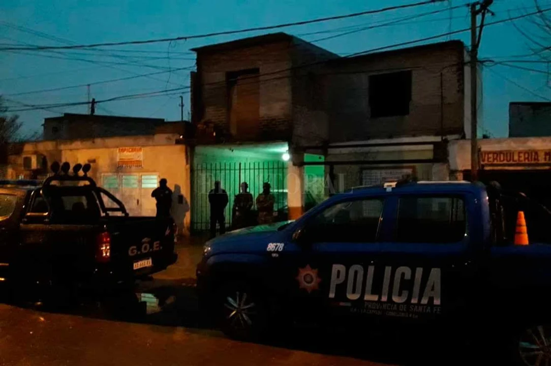 La vivienda del agresor cuando fue allanada (Crédito: El Litoral).