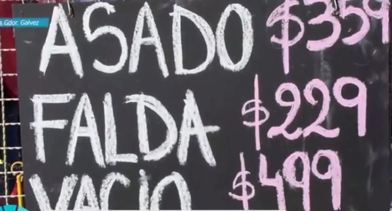Interminable cola en el frigorífico Swift para comprar carne a precio de antes