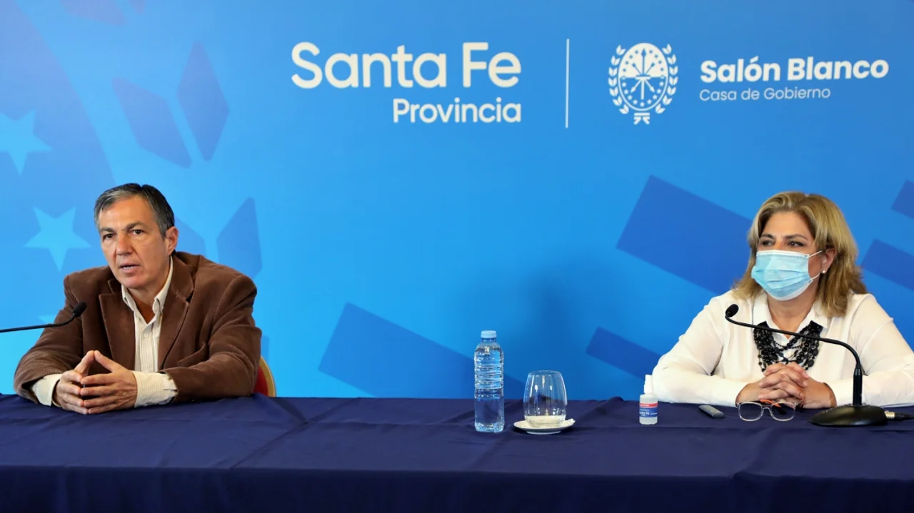 Los ministro de Trabajo y Salud, Juan Manuel Pusineri y Sonia Martorano.