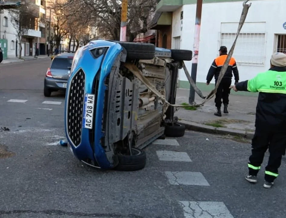 Violento choque con tres heridos en Ocampo y Necochea