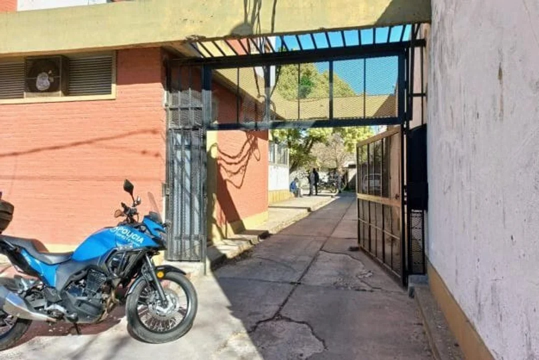 Asesinaron a un hombre en República de la Sexta mientras guardaba su auto