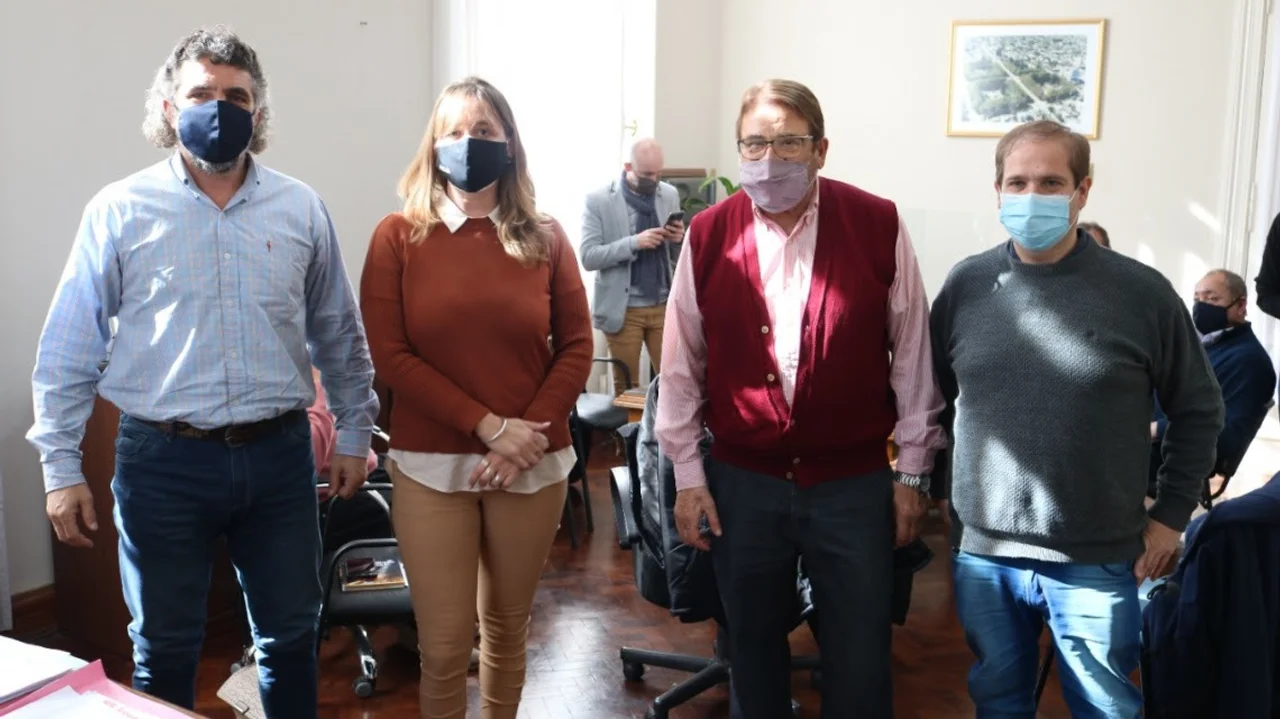 Mauricio Caussi, junto a Paola Forcada (Arequito), el senador Rosconi y Ezequiel Ruani (San José).