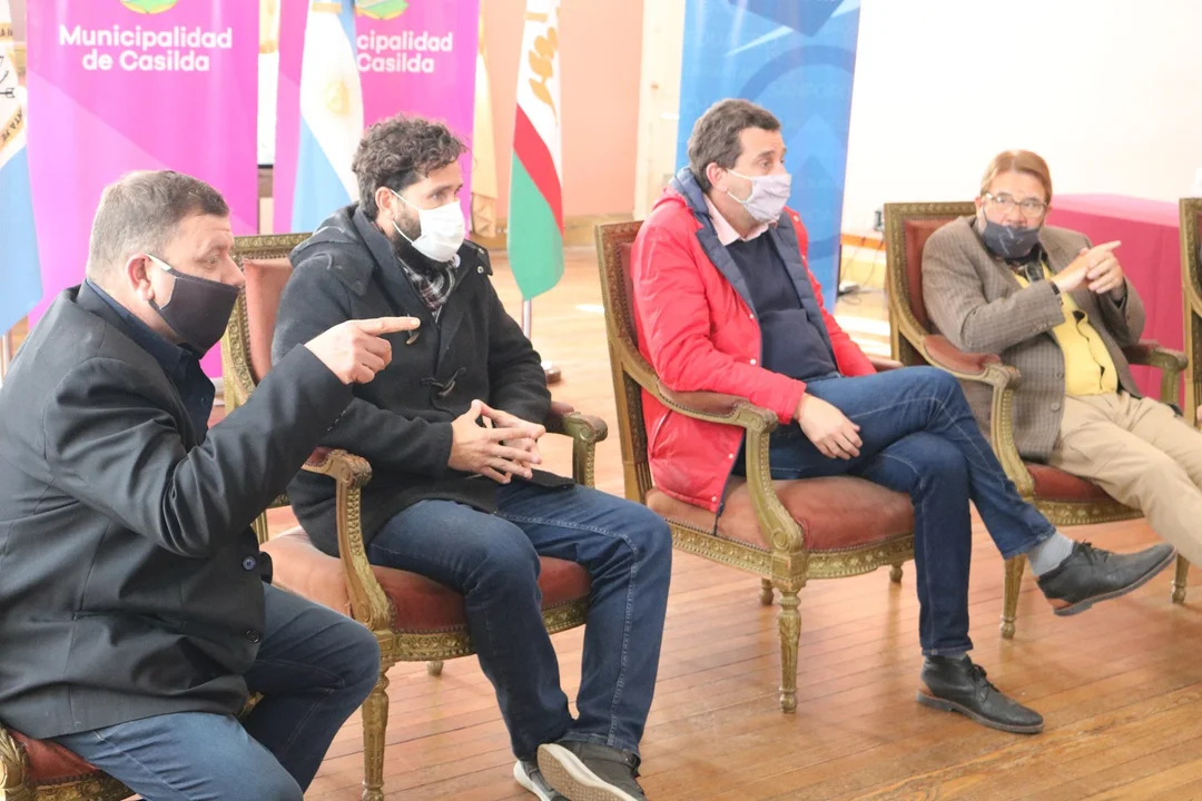 Matías Giorgetti Director Provincial de Coordinación y Articulación Territorial, con funcionarios locales.