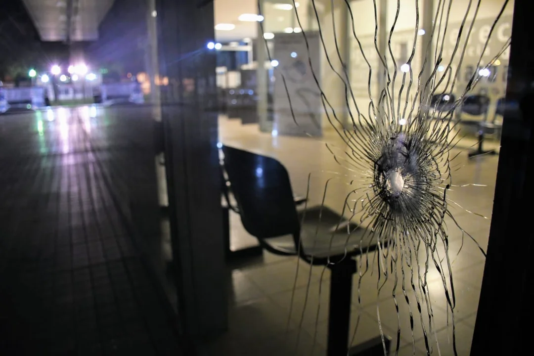 A un día del juicio contra Guille Cantero, balean el Centro de Justicia Penal 