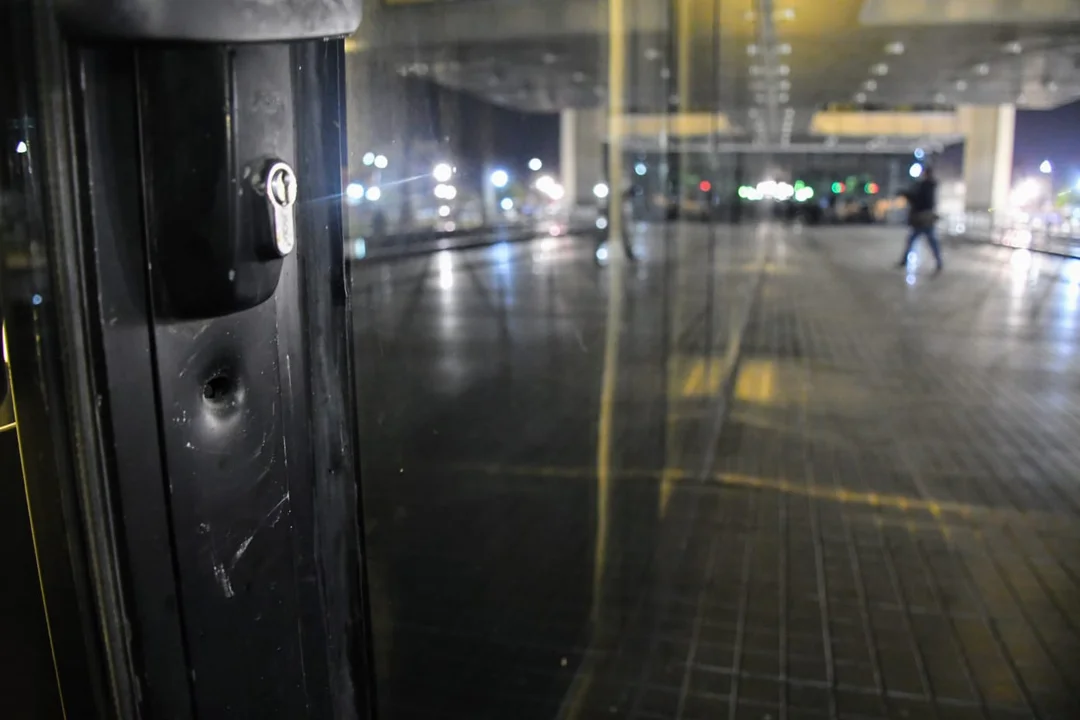 A un día del juicio contra Guille Cantero, balean el Centro de Justicia Penal 
