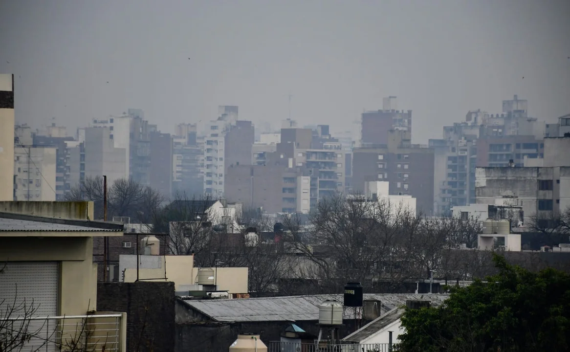 Llegó Santa Rosa pero cambió el viento y el humo invadió la ciudad