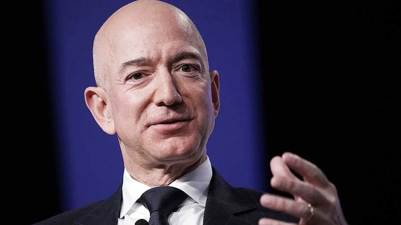 El fundador de Amazon cambia de ciudad y se acerca a Messi