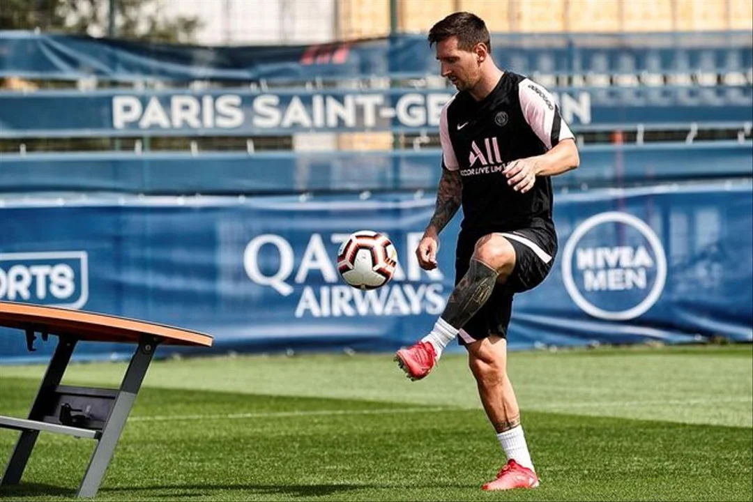 Messi se lesionó y no estará en el partido del PSG de este miércoles