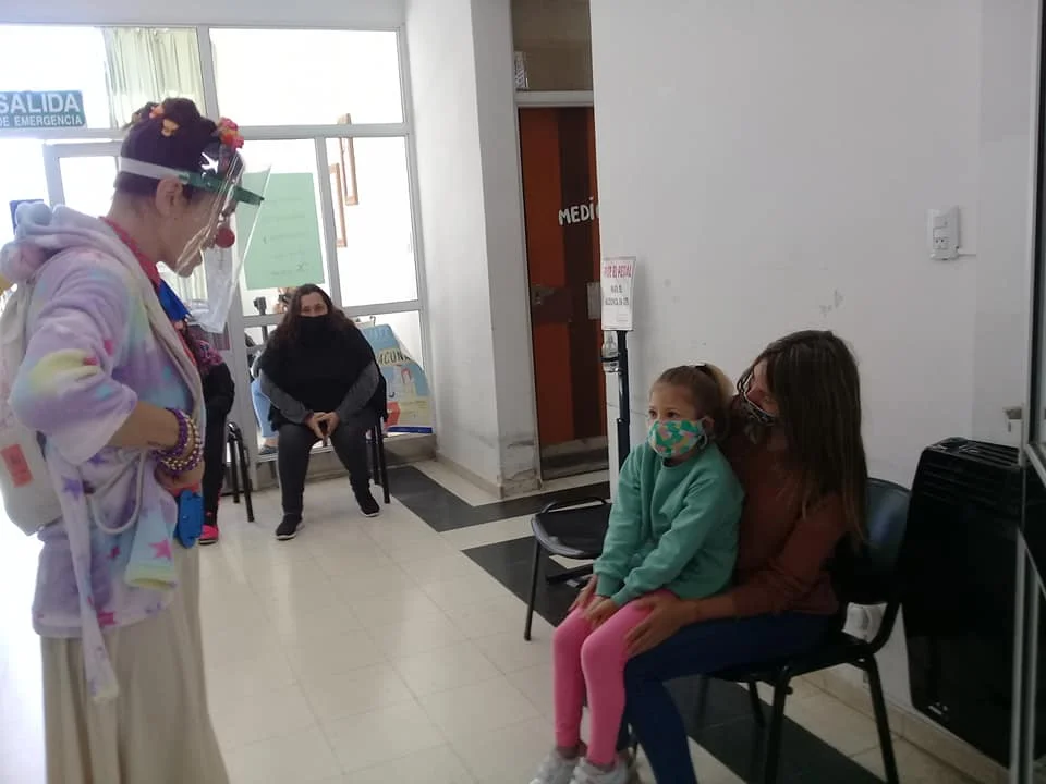 Continúa la vacunación de menores en el Hospital San Carlos