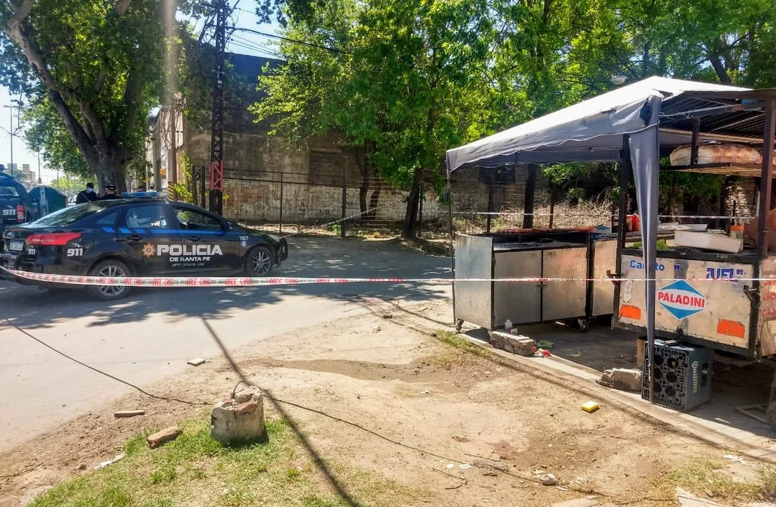 Las víctimas fueron sorprendidas por los disparos mientras trabajaban. (RosarioPlus)