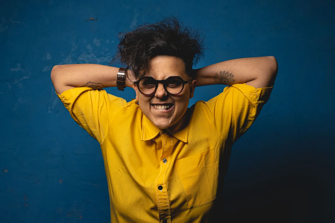 Mocchi y sus canciones hondas vuelven a sonar en la ciudad