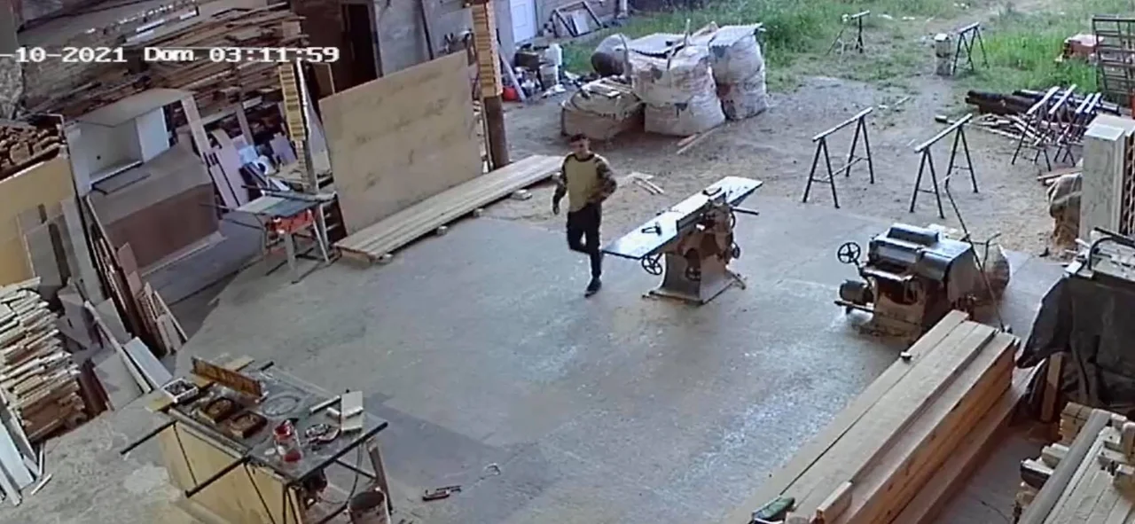 Buscan a un joven que entró a robar en una maderera de Casilda