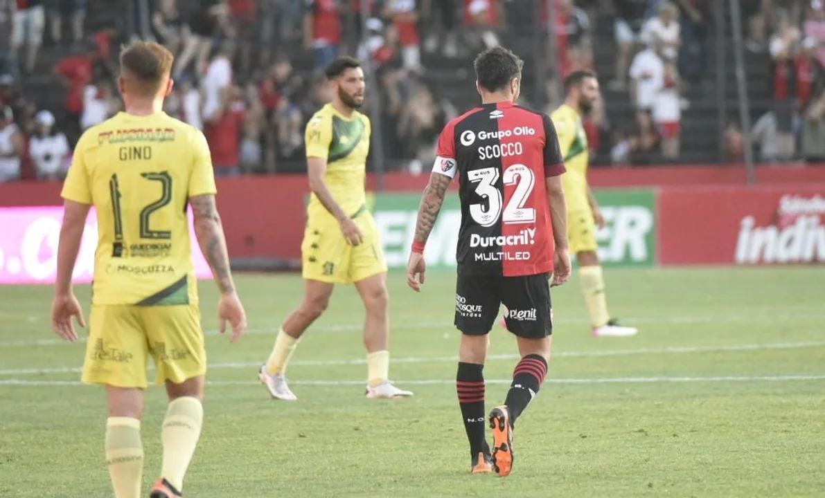 Scocco: "El club viene siendo un desastre en lo dirigencial"