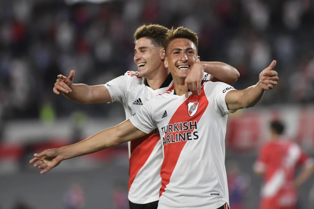 River goleó a Argentinos y le sacó nueve puntos al segundo
