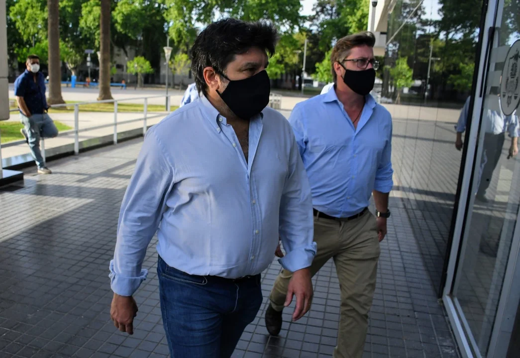 Los imputados, por ahora, llegan libres y por sus medios al Centro de Justicia Penal.