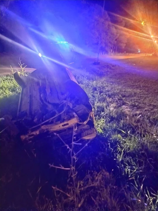 Robó un auto y terminó en una zanja