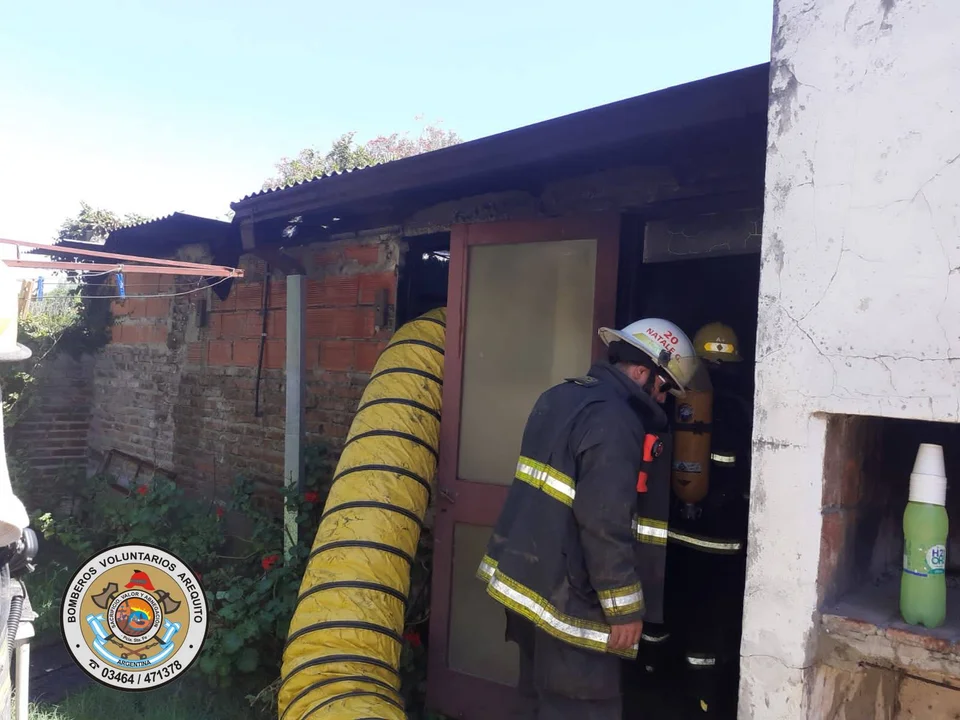 Una rotisería tomó fuego en Arequito y los bomberos actuaron