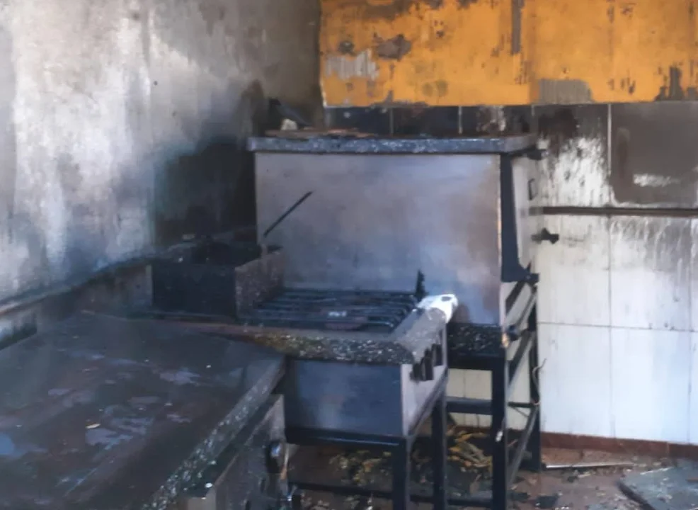 Una rotisería tomó fuego en Arequito y los bomberos actuaron