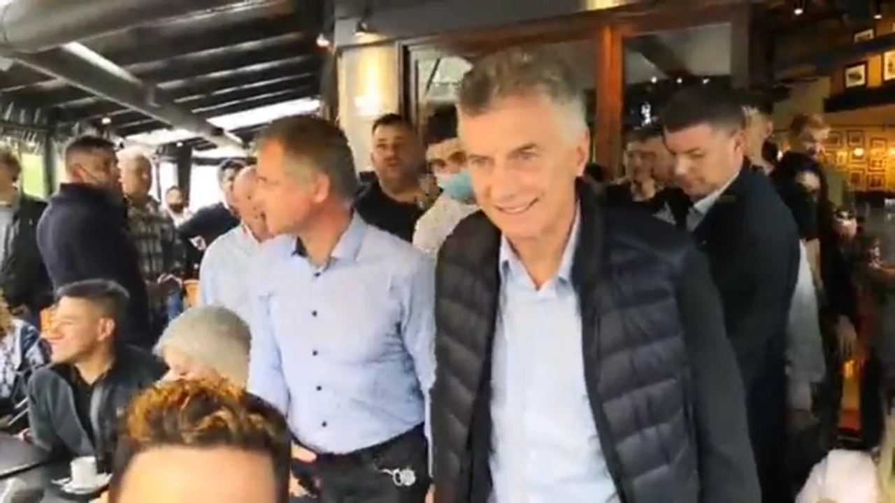 El ex presidente sorprendió con su presencia en Casilda.