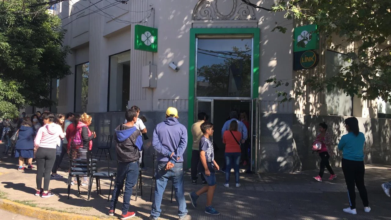 Cuándo vuelven a atender sin turno los bancos