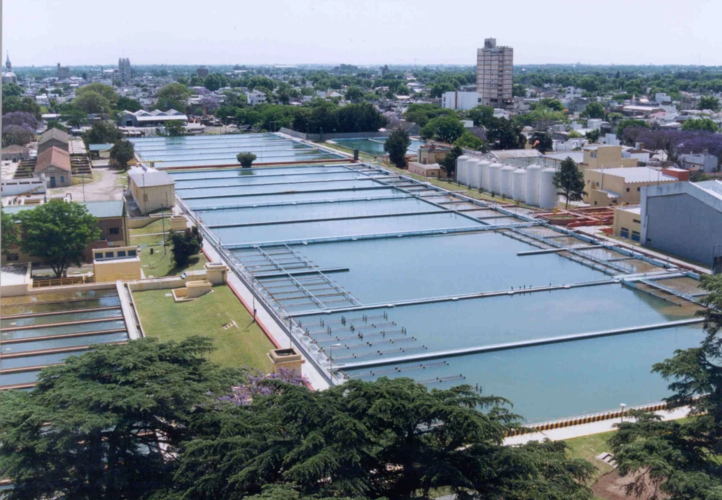 Baja presión de agua en la ciudad por un problema en la planta de Arroyito