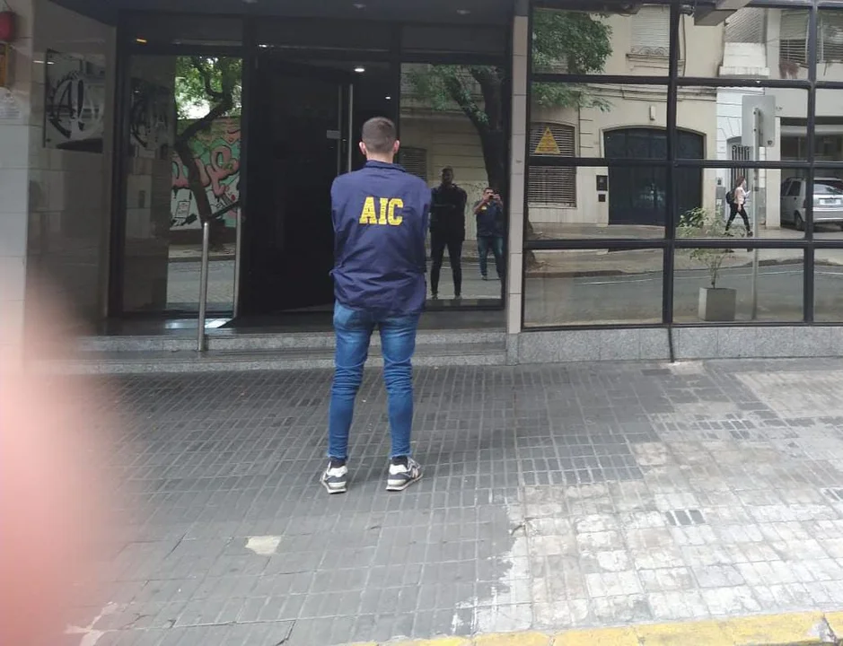 Arrestan a banda acusada de cometer escruches en la región