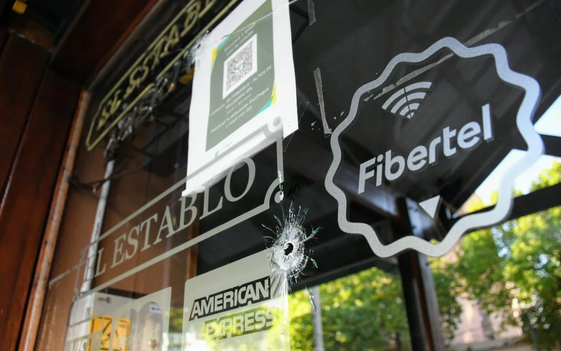 Balaceras sin límites: atacaron la parrilla El Establo y el local Jorgito Junior's