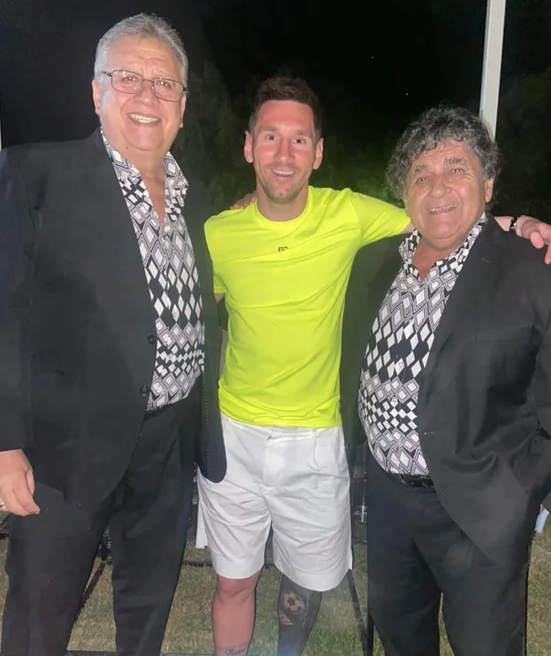 Messi junto a Los Palmeras, meta baile y festejo