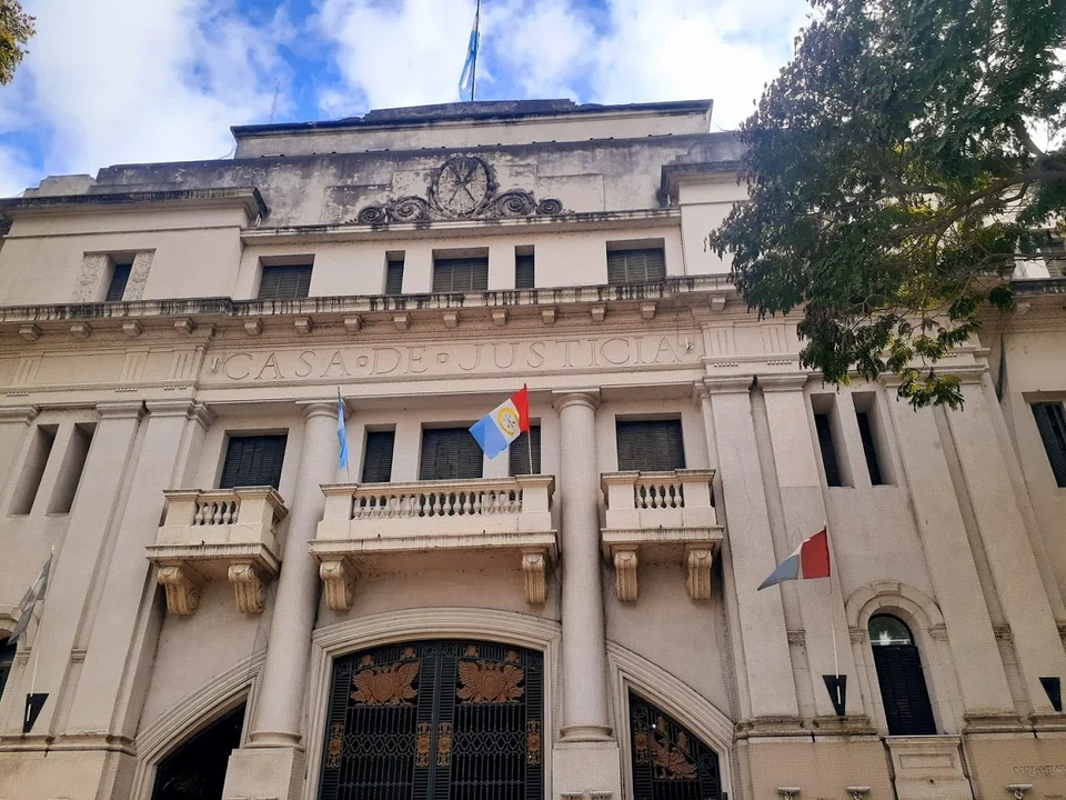 Le dieron 10 años de prisión por abusar de sus nietas cuando estaban a su cargo