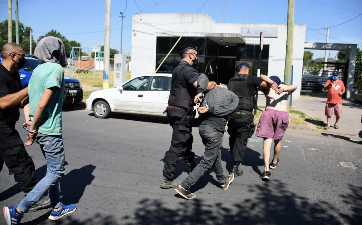 Siete detenidos por la balacera contra la comisaría 12ª