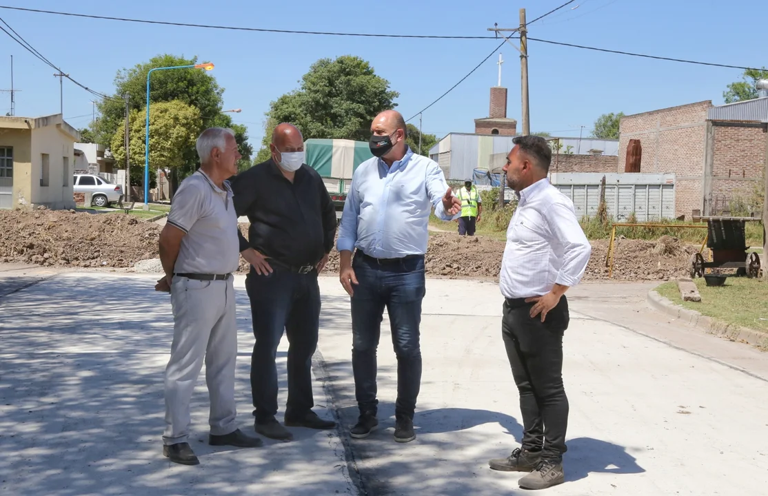 Perotti y Quacquarini recorrieron obras en la vecina localidad.